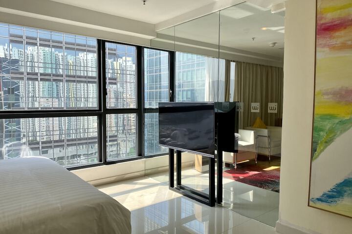 Room 13 of 37