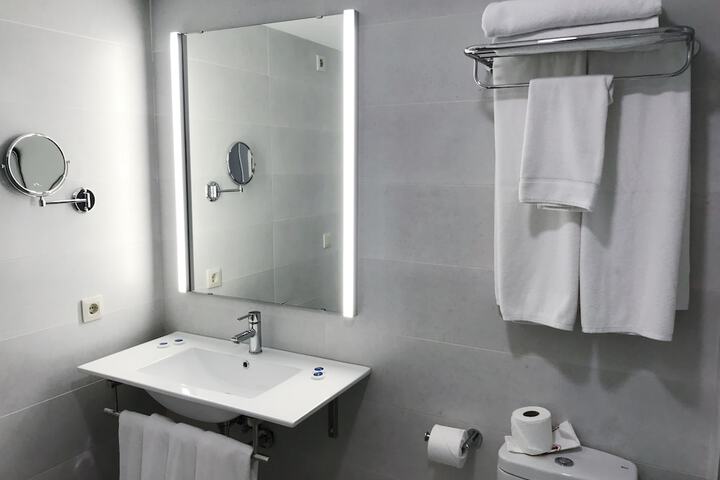 Room 13 of 34