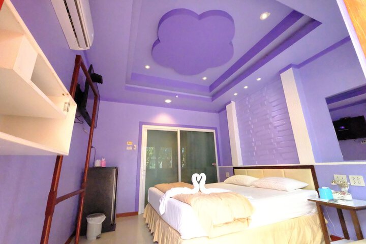 Room 13 of 48