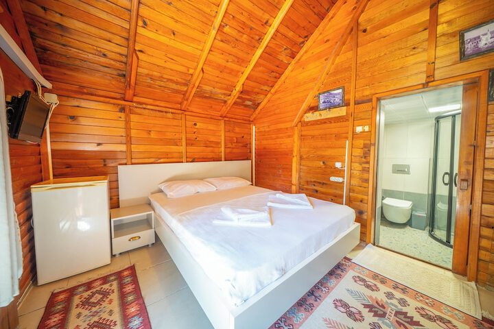 Room 2 of 28