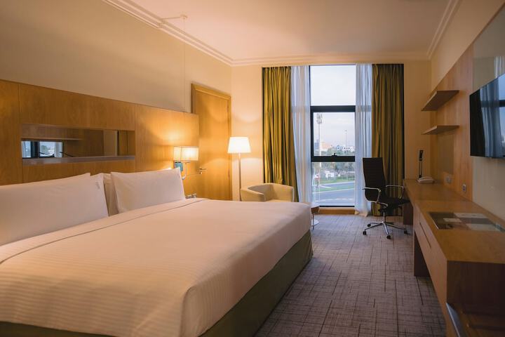 Room 10 of 90