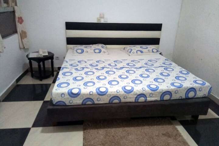 Room 4 of 20