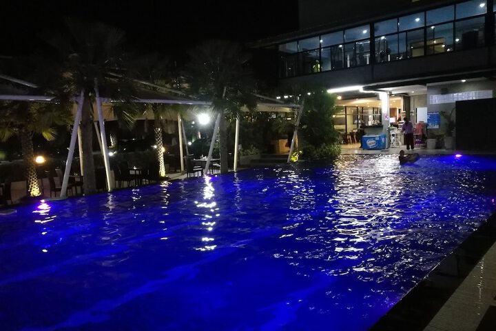 Hotel Pool