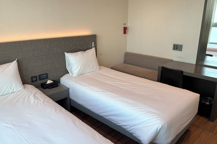 Room 13 of 46