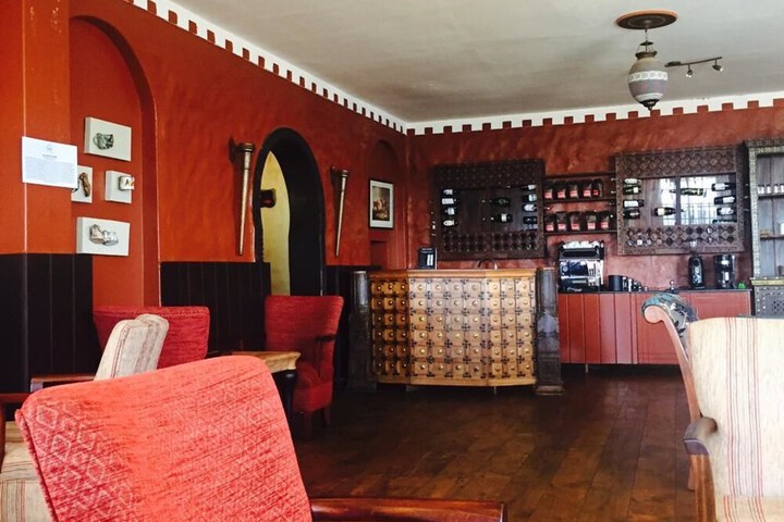 Lounge 52 of 67