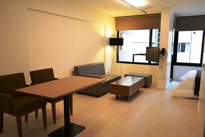 Lounge 12 of 25