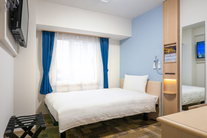 Room 8 of 50