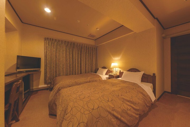 Room 14 of 170