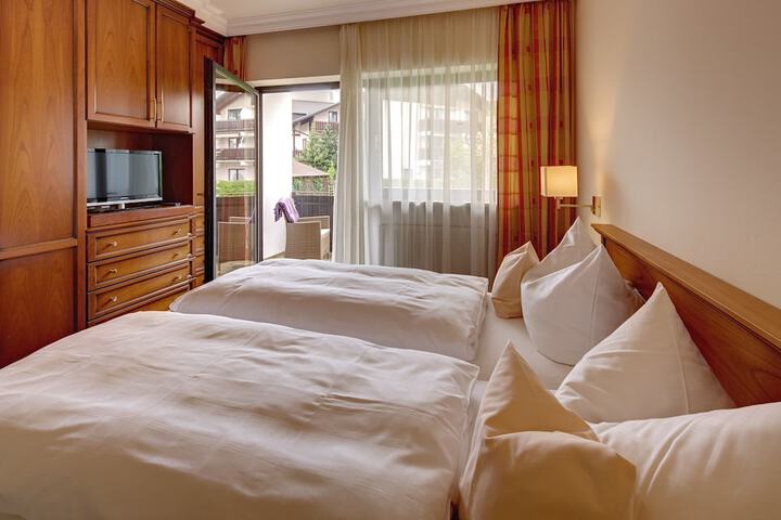 Room 10 of 28