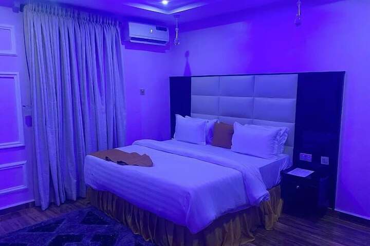 Room 4 of 61