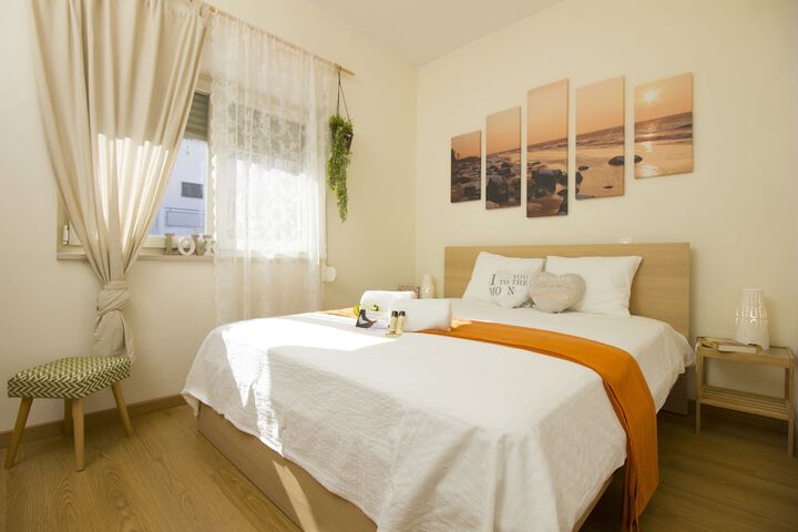 Room 4 of 121
