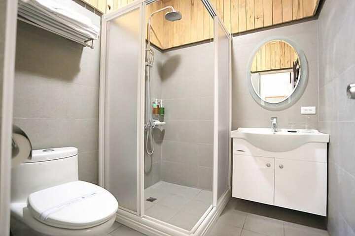 Room 12 of 28