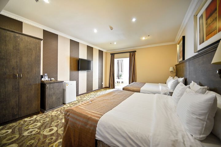 Room 43 of 77