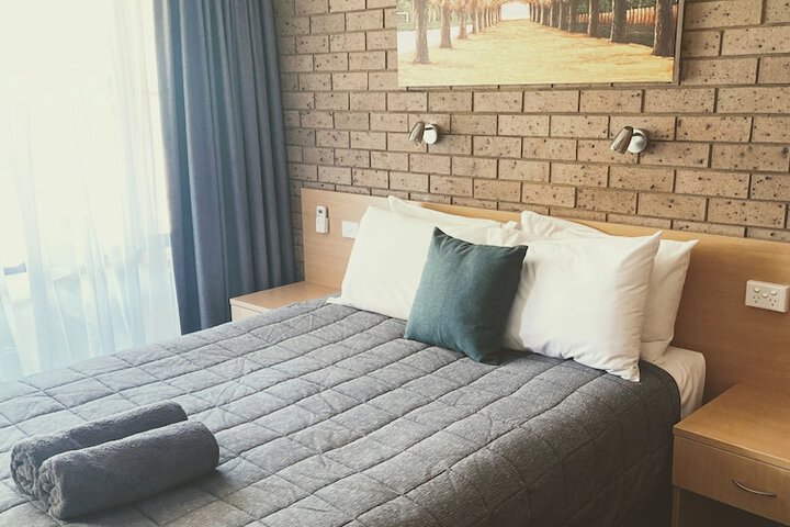 Room 10 of 42