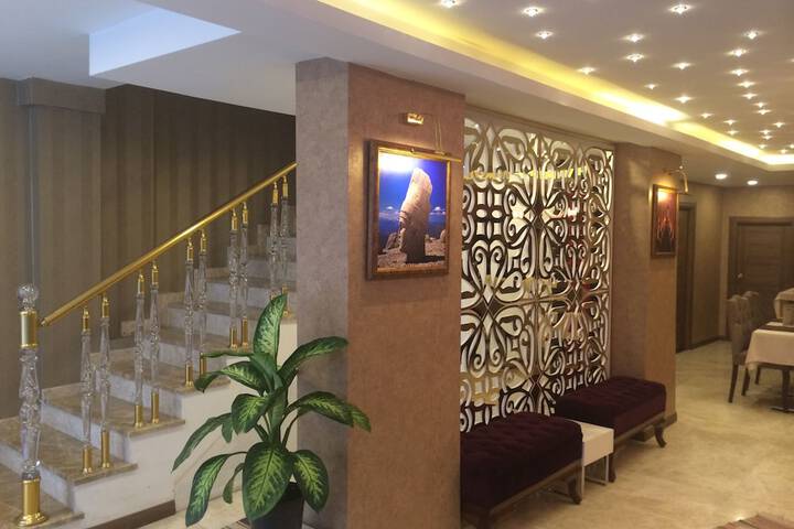 Entrance & Lobby