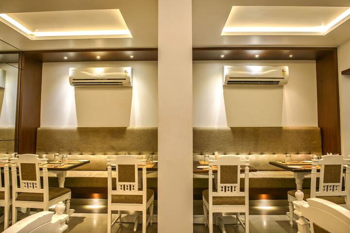 Dining 53 of 65