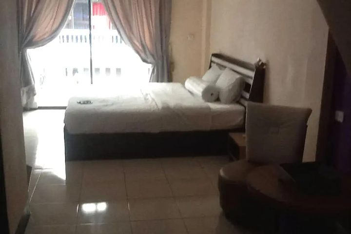 Room 5 of 11