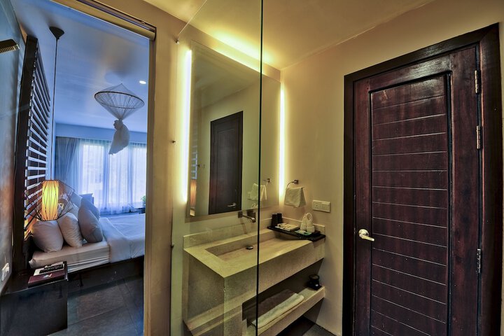 Room 53 of 104