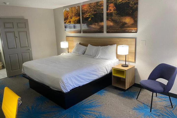 1 King Bed (6 of 13)