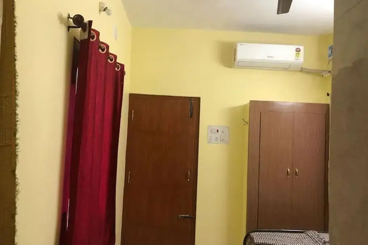Room 5 of 14