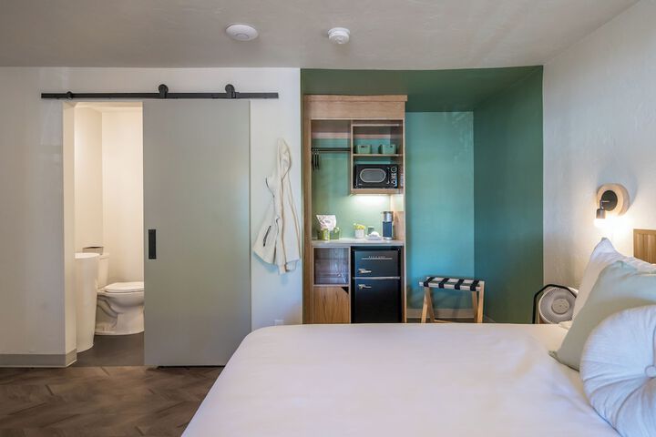 Room 12 of 20