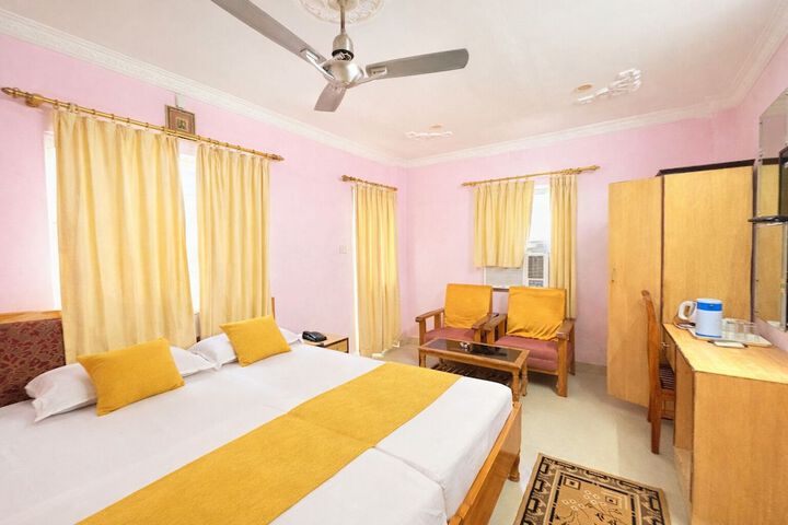 Room 7 of 16