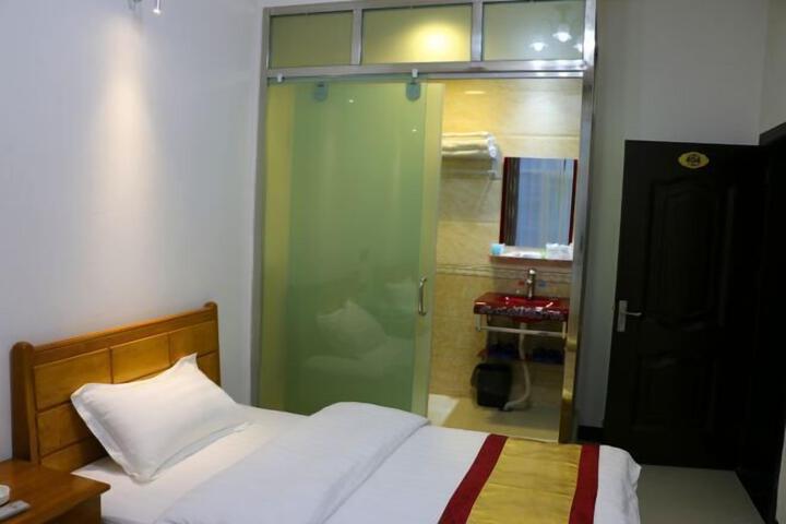 Room 126 of 142