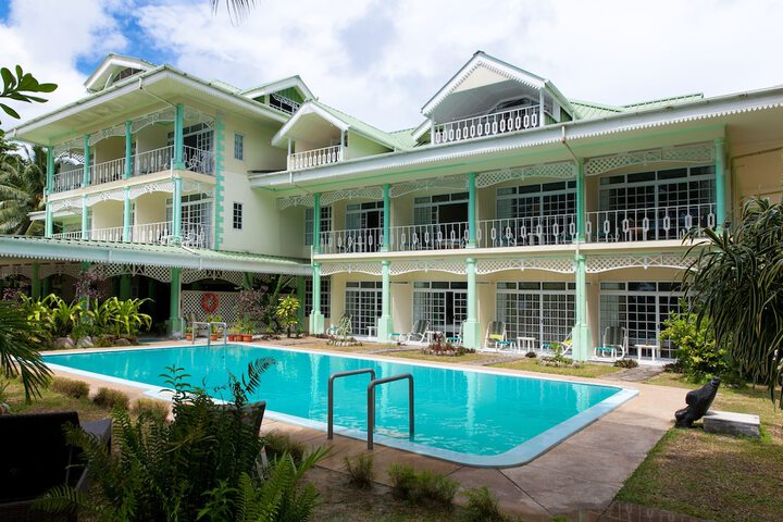 Pool Hotel