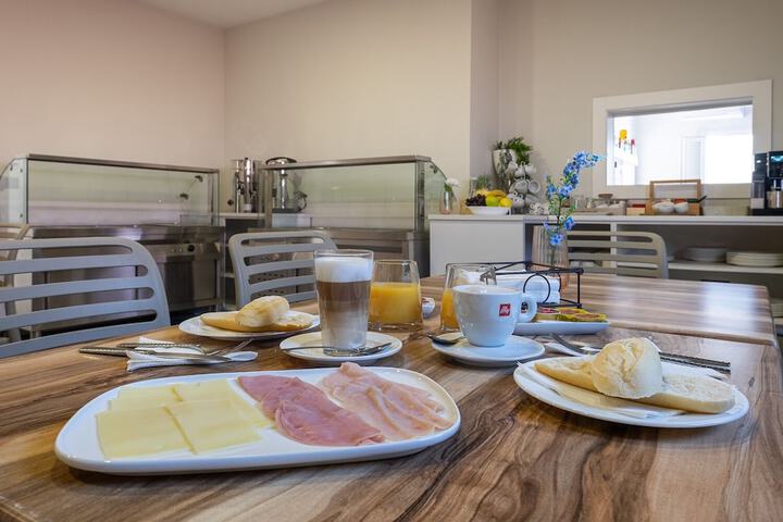 Breakfast/Coffee Service 39 of 68