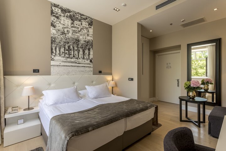 Room 27 of 145