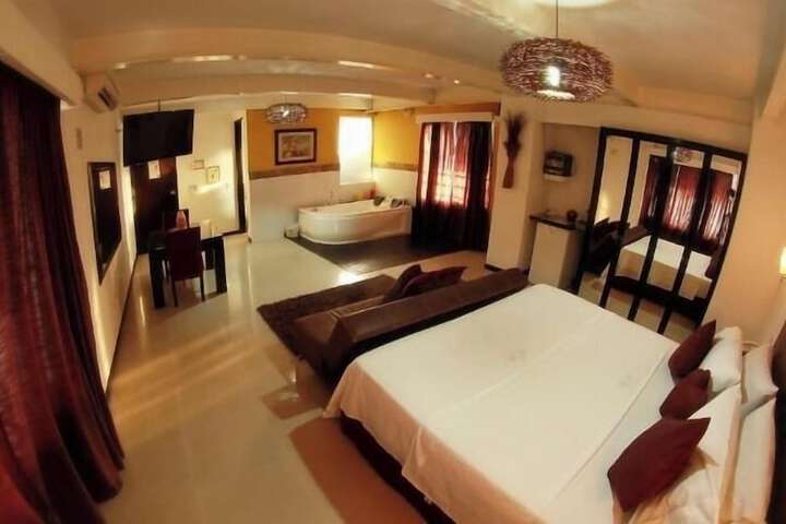 Room 13 of 21