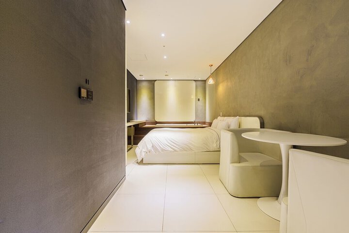 Room 13 of 95