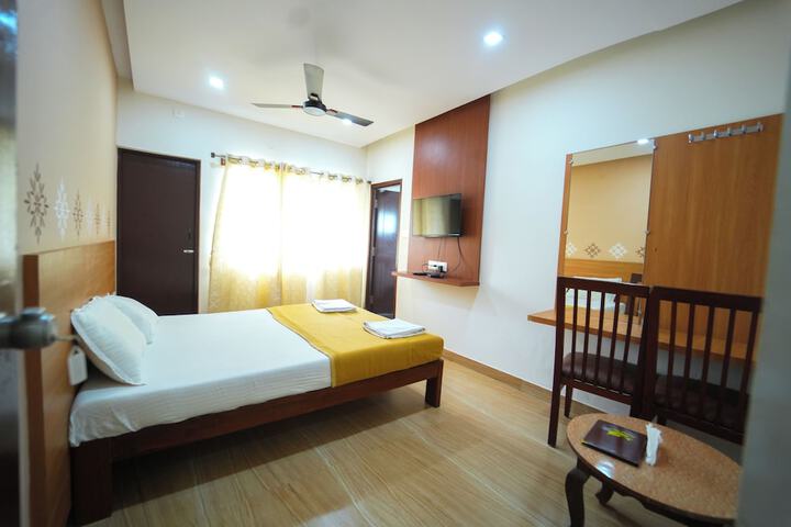 Room 13 of 19