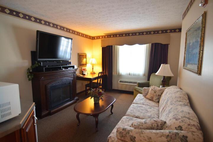 1 King Bed (5 of 8)