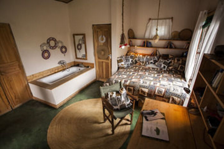 Room 3 of 10