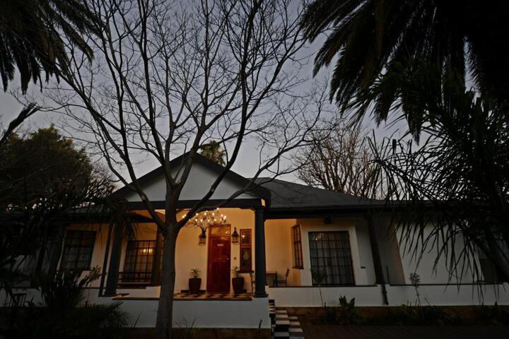 Exterior of Milner House Kimberley