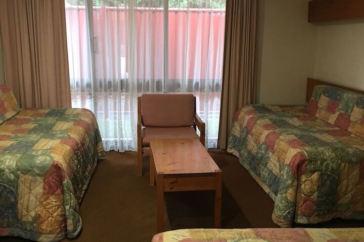 Room 3 of 77