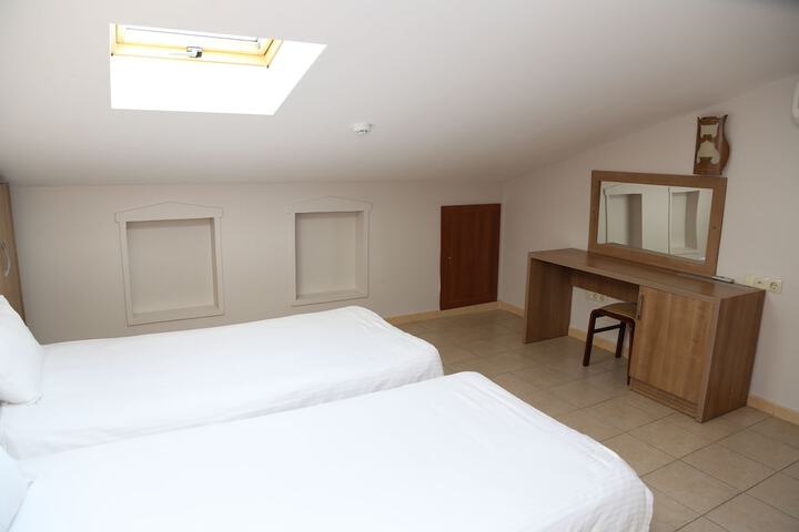 Room 17 of 48