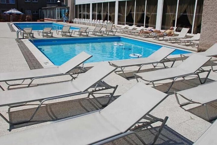 Pool 28 of 53