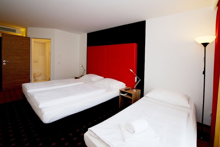 Room 4 of 41
