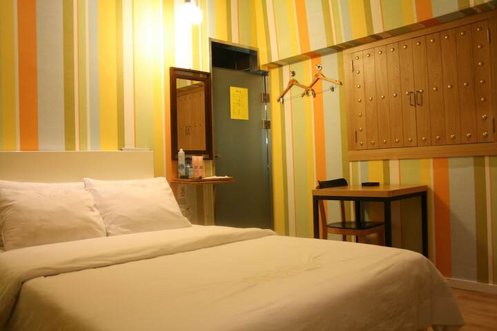 Room 11 of 42