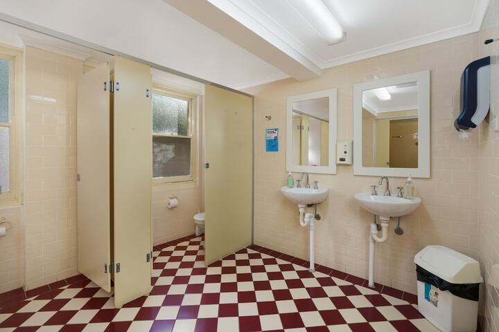 Room 52 of 93