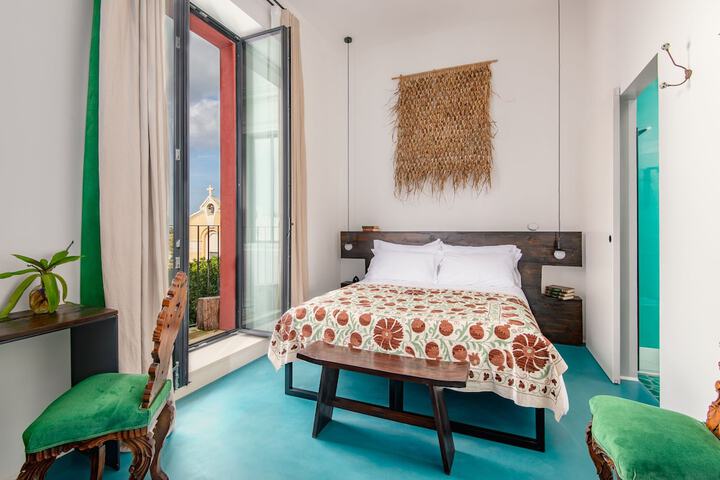 Room 10 of 65