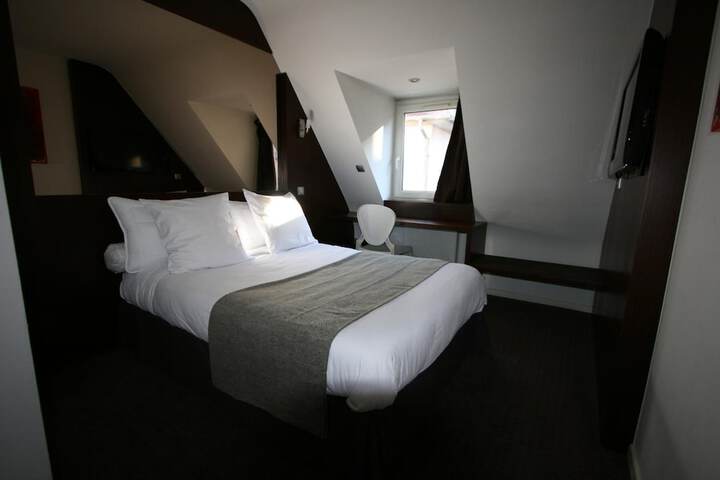 Room 6 of 19