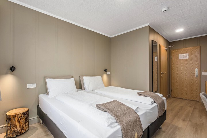 Room 7 of 49
