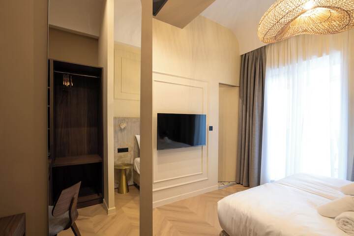 Room 73 of 153