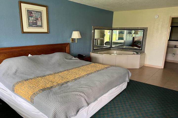 1 King Bed (19 of 44)