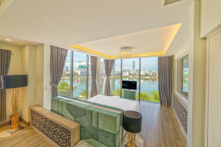 Room 21 of 74