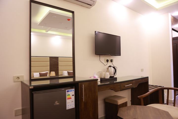 Room 14 of 28