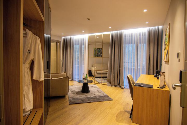 Room 80 of 136